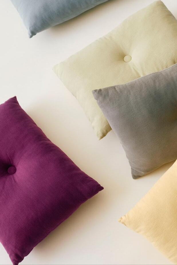 Dot Linen pude, bordeaux - B60 x H40 cm.